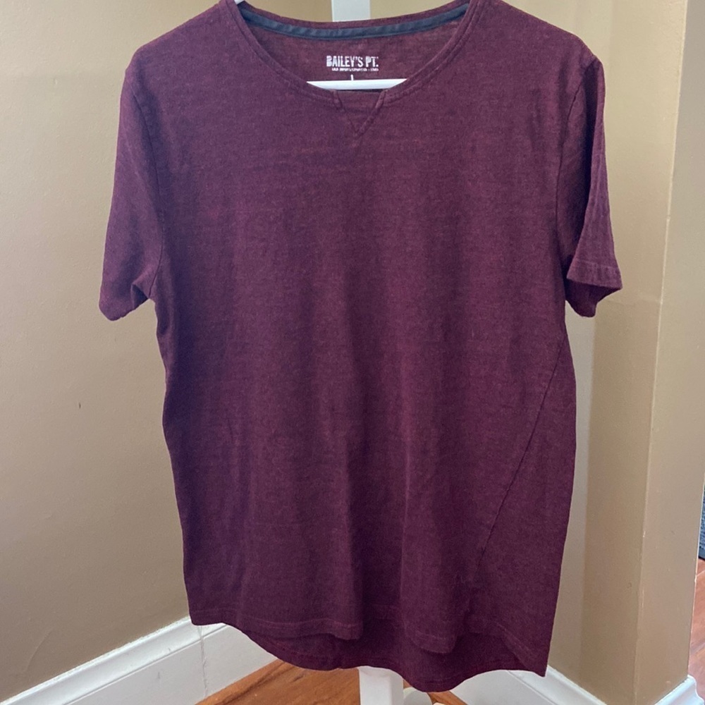 𝅺Baileys Point Youth Size Large Maroon Shirt